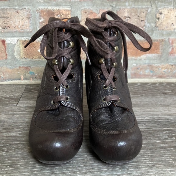 Chie Mihara - Picture 3 of 17